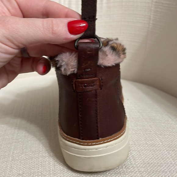 NWT TOMS Paxton Leather Faux Leo Fur Chukkar Sneaker Size 11 - Picture 9 of 13